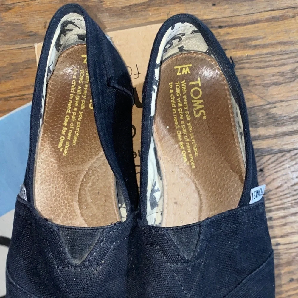 Toms stylish black